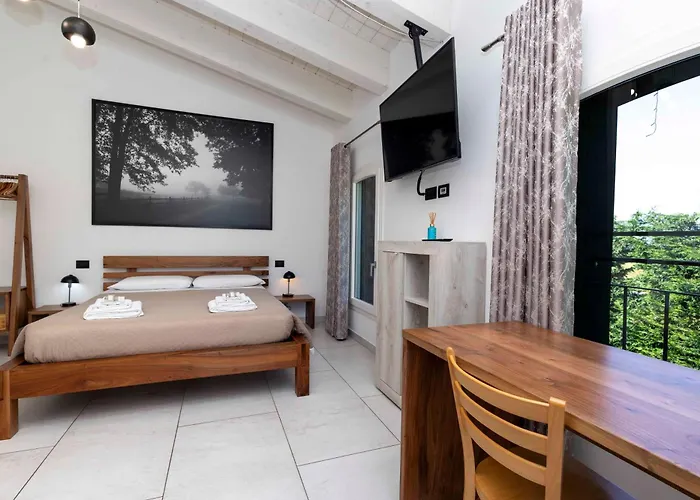 La Pineta Del Borgo Affittacamere 3*