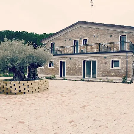 La Pineta Del Borgo בית הארחה