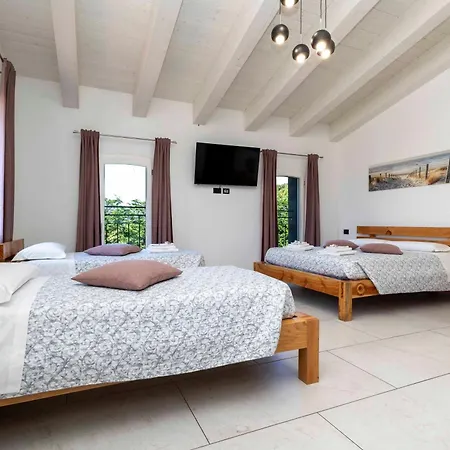 La Pineta Del Borgo Penzion 3*