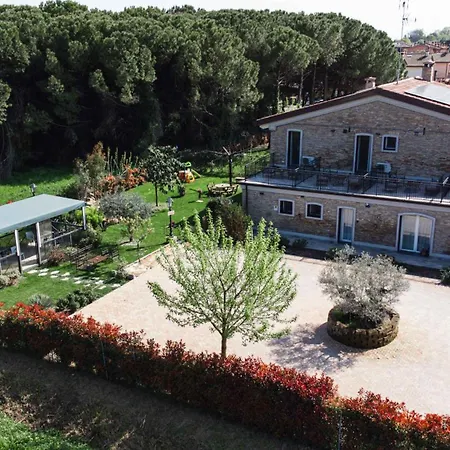 La Pineta Del Borgo בית הארחה 3*