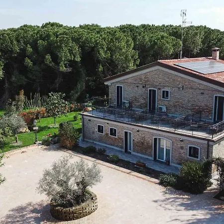 בית הארחה La Pineta Del Borgo 3*