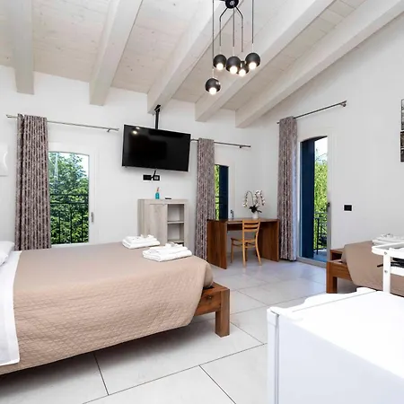 La Pineta Del Borgo ראבנה