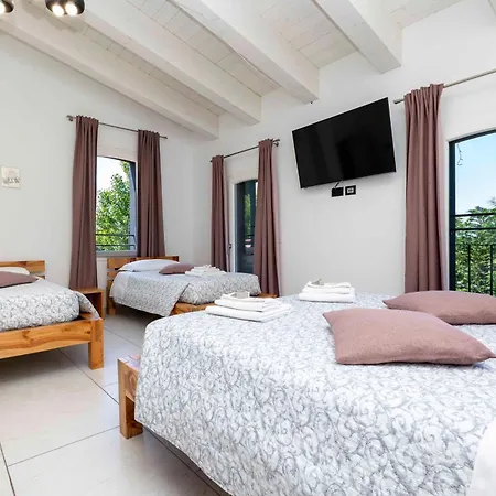 La Pineta Del Borgo Penzion 3*